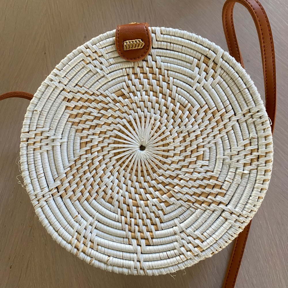 Round rattan bag